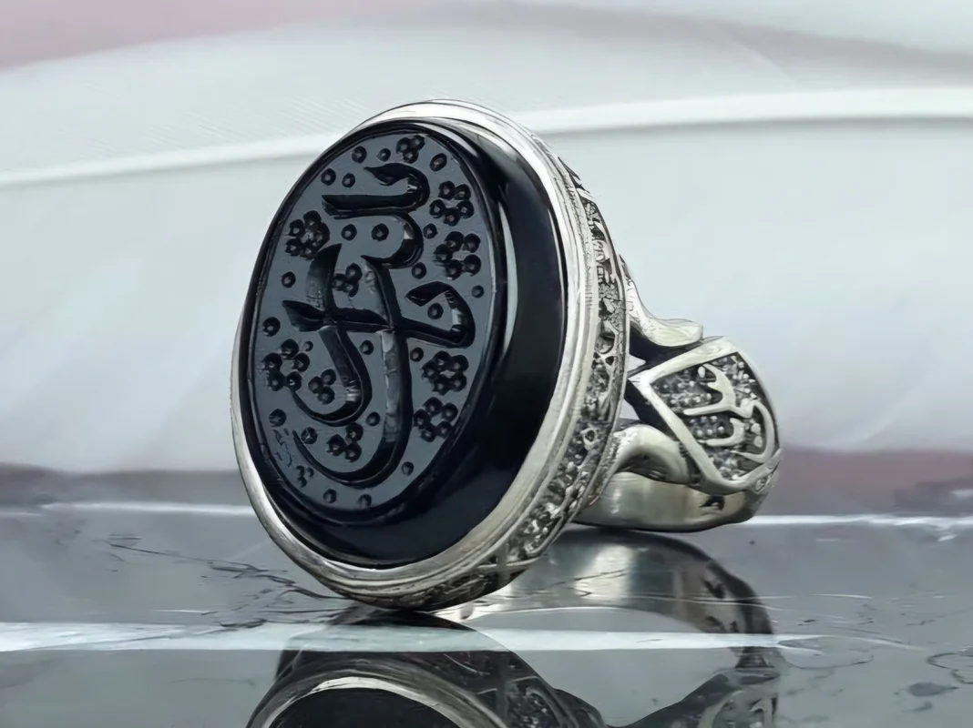 انگشتر نقره عقیق مشکی خطی حکاکی یا زینب