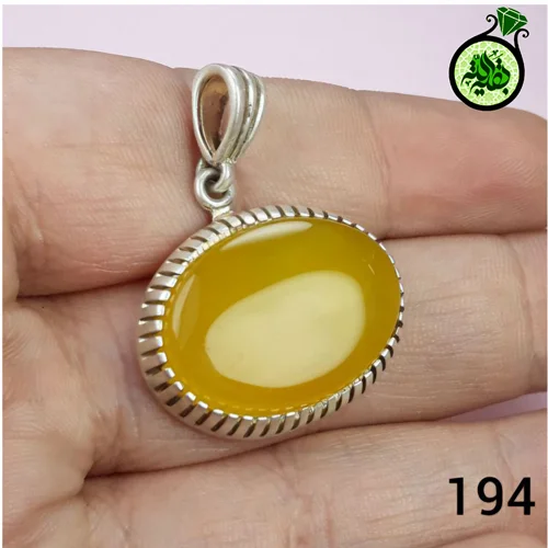 مدال نقره عقیق زردشرف الشمس اصل مردانه(مزین به دعای شرف الشمس)سایز ۱۸×۲۵