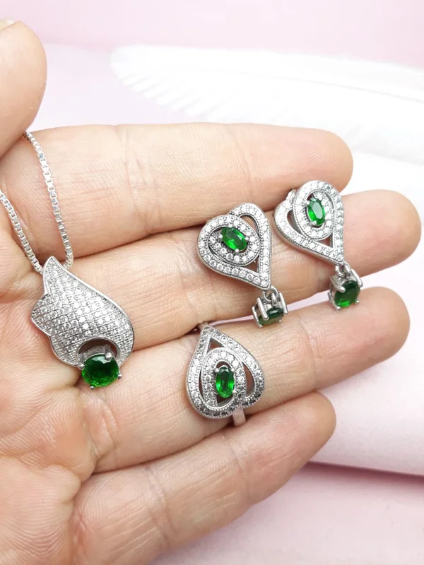 نیم ست نقره طرح زمرد روکش آب رادیوم