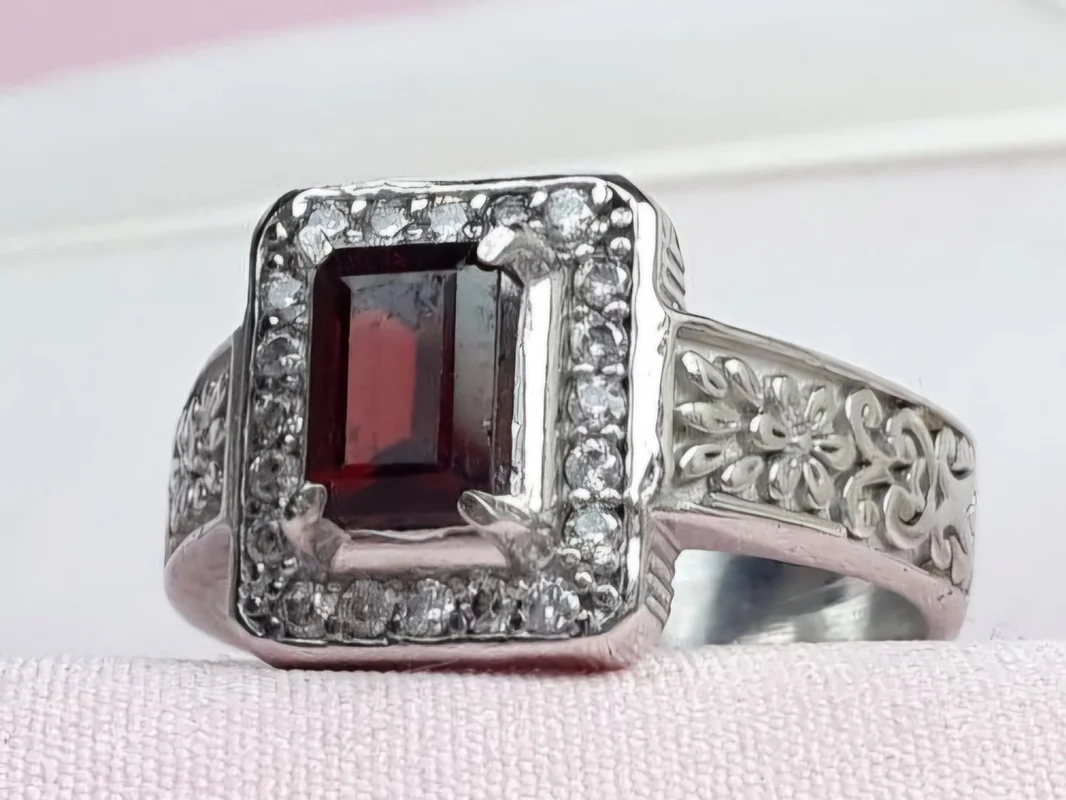 انگشترنقره گارنت چهارگوش رکاب اسپرت