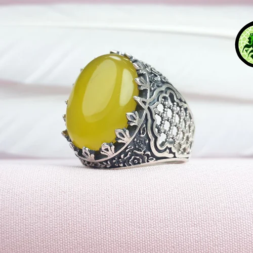 انگشتر نقره عقیق زردشرف الشمس اصل(مزین به دعای شرف الشمس)بغل طرح ضریح
