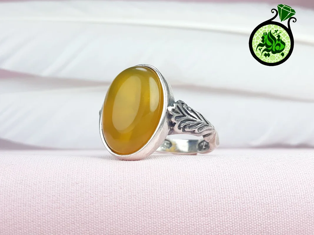 انگشتر نقره عقیق زردشرف الشمس اصل(مزین به دعای شرف الشمس)رکاب بغل گل