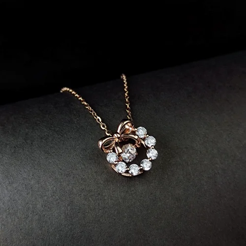 مدال جواهری زنانه سنتاتیک سفید طرح پاپیون