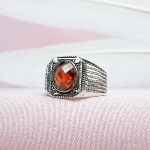 انگشترنقره طرح گارنت کله برنجی بغل طرح دار