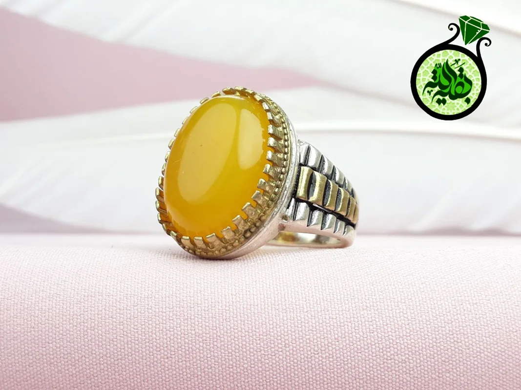 انگشترنقره عقیق زرد شرف الشمس اصل(مزین به دعای شرف الشمس)رکاب طرح رولکسی تاج برنجی