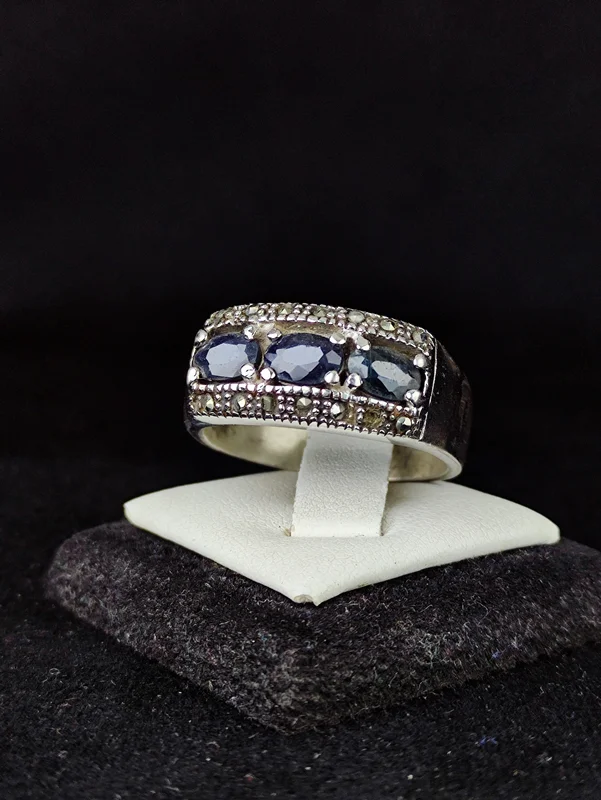 انگشترنقره مارکازیت سه نگینه یاقوت کبود اصل