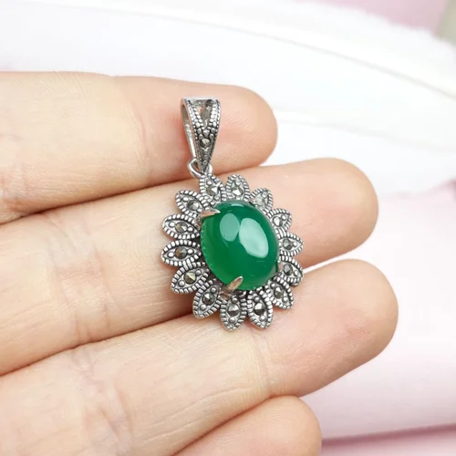 مدال نقره عقیق سبز زنانه طرح مارکازیت