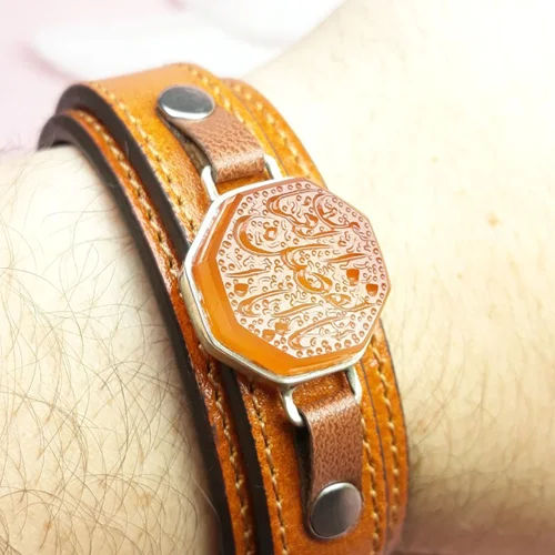 دستبند چرمی عقیق پرتقالی یمنی حکاکی یا ابوالفضل العباس قاب نقره دست ساز