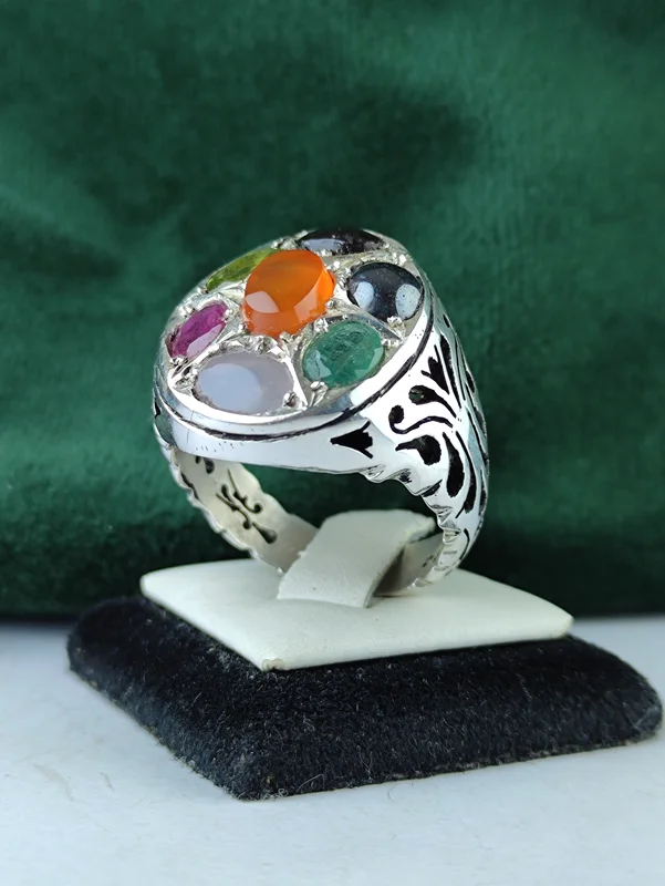 انگشتر نقره هفت نگینه سنگ اصل (عقیق یمن،کبود،مشکی و یاقوت قرمز و زبرجد و زمرد زامبیا و حدید) رکاب فیلی دست ساز  شبکه کاری شده