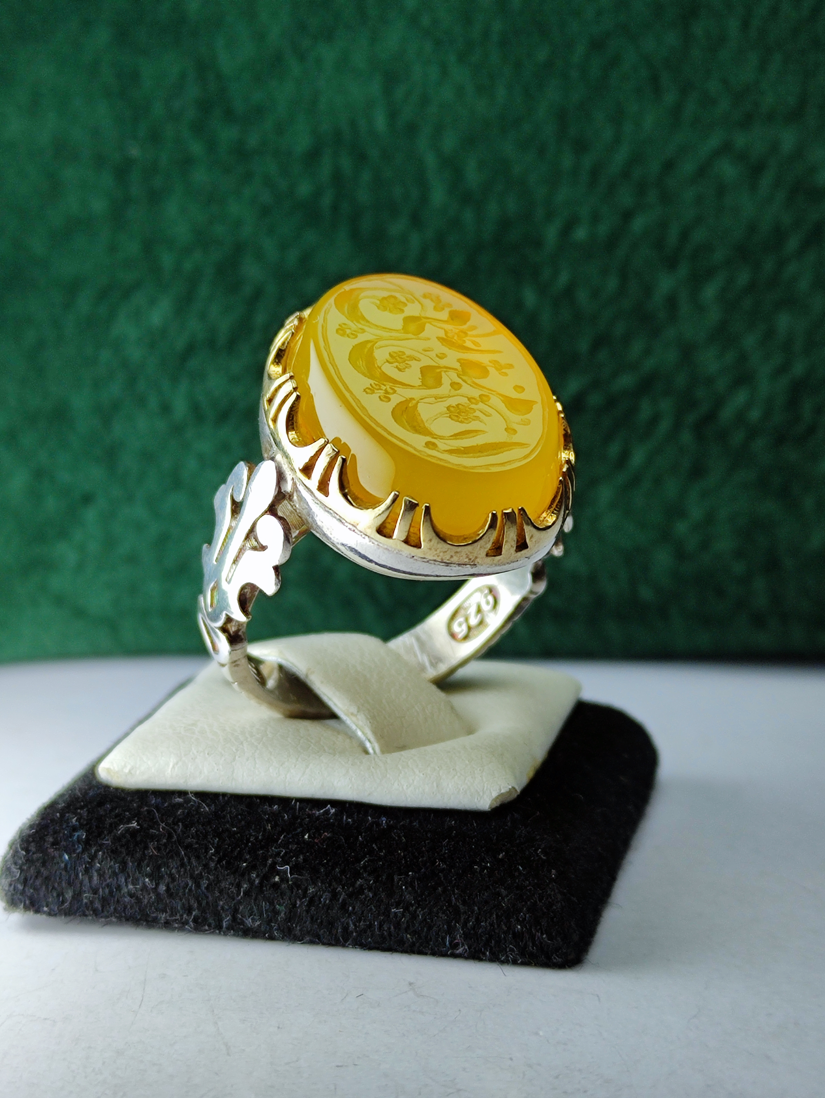 انگشتر نقره عقیق زرد حکاکی (ان معی ربی) رکاب صفوی چنگی