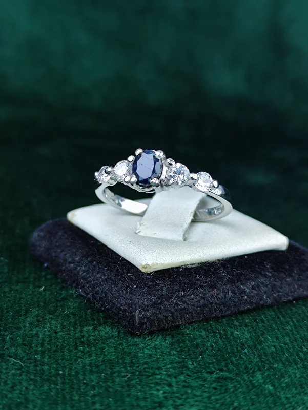 انگشتر نقره جواهری یاقوت کبود زنانه