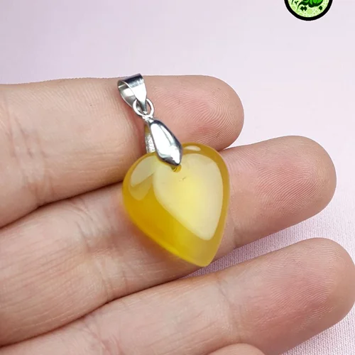 مدال عقیق زرد شرف الشمس(دعای شرف الشمس)طرح قلبی سایز۲×۲.۵