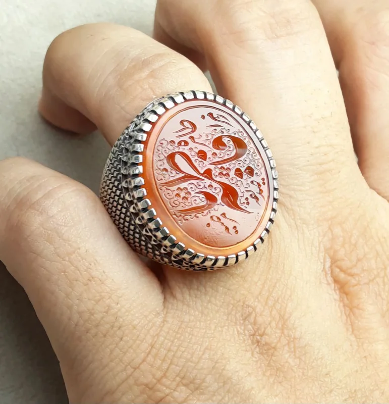 انگشتر نقره عقیق پرتقالی دو رنگ خطی حکاکی نام های مبارک حضرت زهرا رکاب چنگ دار حصیری