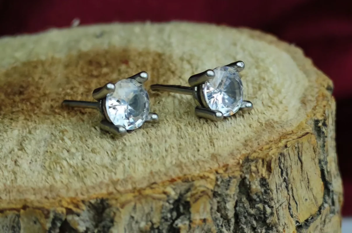 گوشواره تک نگین ظریف آب رادیوم