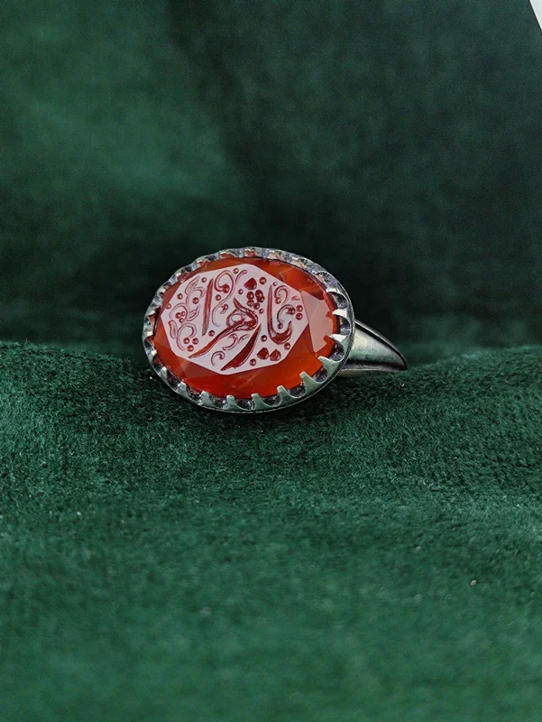 انگشترنقره عقیق سرخ یمنی اصل الماس تراش حکاکی یا زهرا(س)