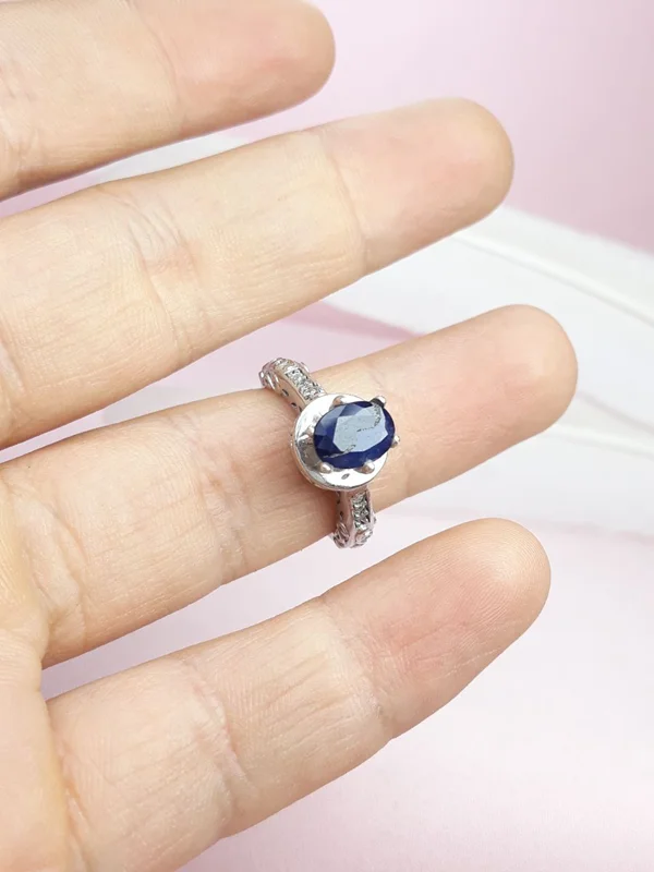 انگشتر نقره یاقوت کبود زنانه روکش اب رادیوم