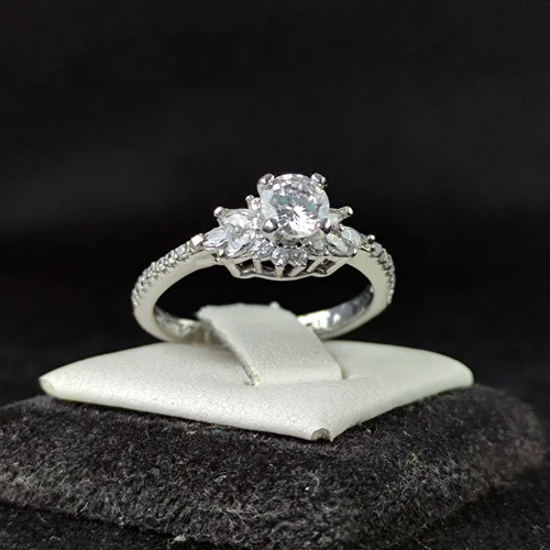 انگشترنقره جواهری سولیتر سنتاتیک سفید