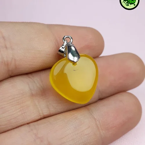 مدال عقیق زرد شرف الشمس اصل(دعای شرف الشمس)طرح قلبی سایز ۱.۶×۱.۶