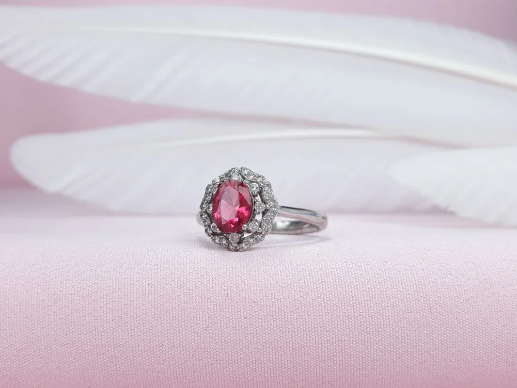 انگشتر نقره زنانه طرح یاقوت سرخ نگین اتمی روکش اب رادیوم