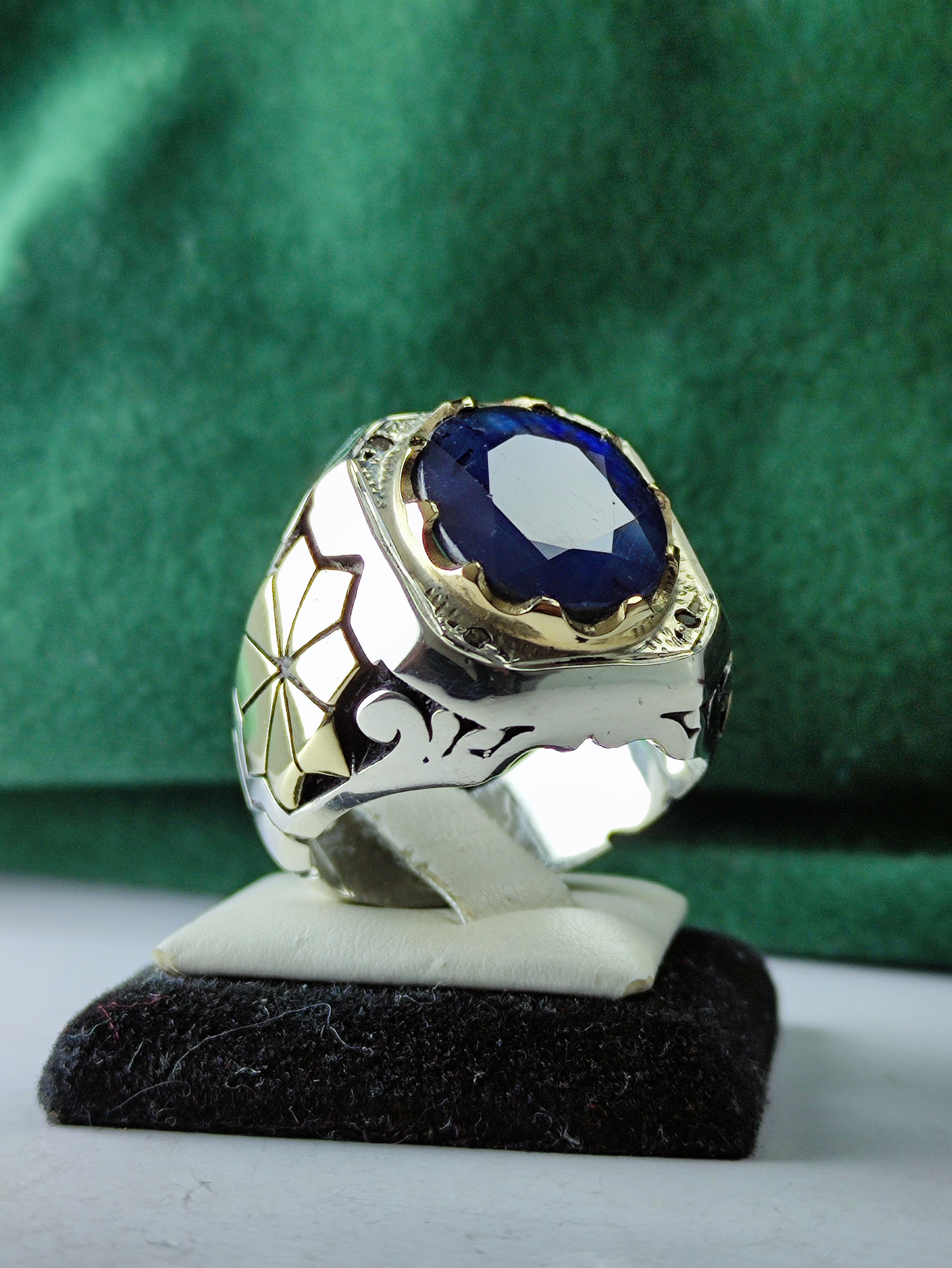 انگشتر نقره یاقوت کبود اصل مخراج چهار قطعه برلیان اصل  رکاب فیلی چنگی دست ساز