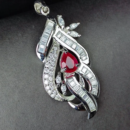 مدال جواهری سنتاتیک قرمز اشکی تراش