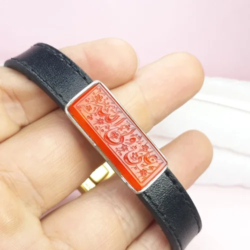 دستبند چرمی عققق سرخ خطی حکاکی علی ولی الله