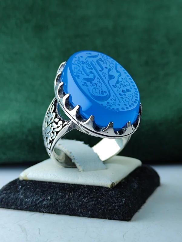 انگشتر نقره عقیق آبی حکاکی کریم آل طه رکاب صفوی چنگی طرح قلمزنی ، ماشینی