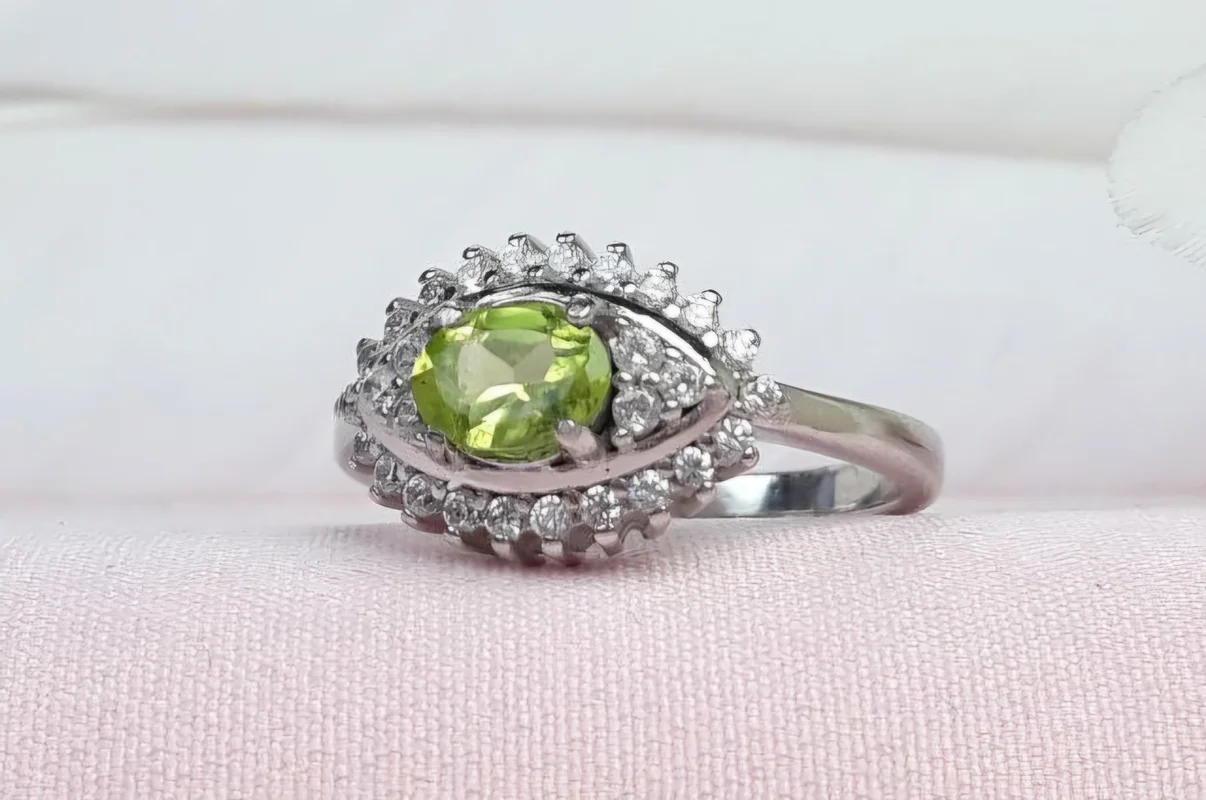 انگشتر زنانه نقره زبرجد طرح چشم