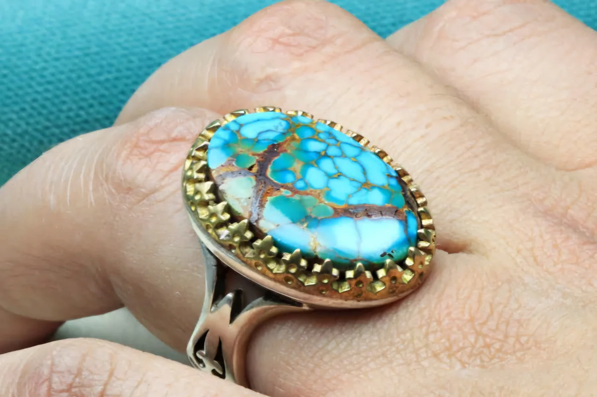 انگشترنقره فیروزه نیشابوری اصل رکاب تاج برنجی نیزه ای