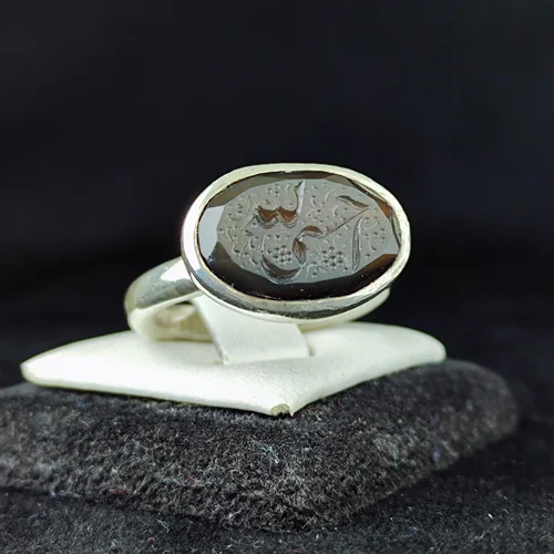 انگشتر نقره عقیق یمن مشکی الماس تراش حکاکی (حسبی الله)