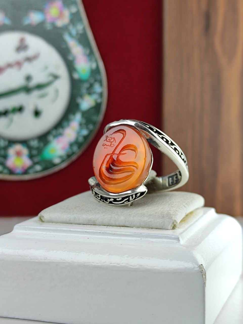 انگشتر نقره عقیق یمنی اصل حکاکی علی(ع) رکاب پیچ طرح قلم زنی